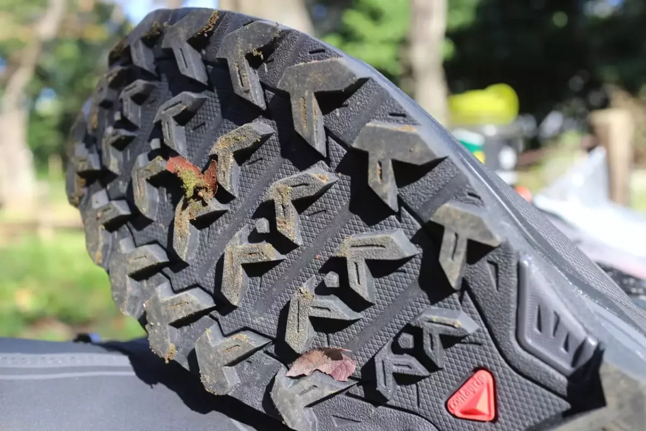 アウトソールはウインター仕様のコントラグリップ®