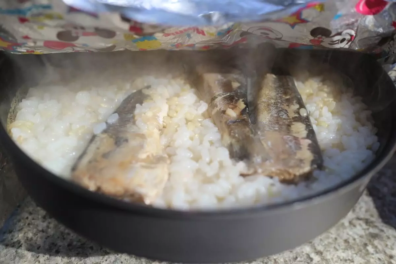 山ごはん『缶詰で作る炊き込みご飯』