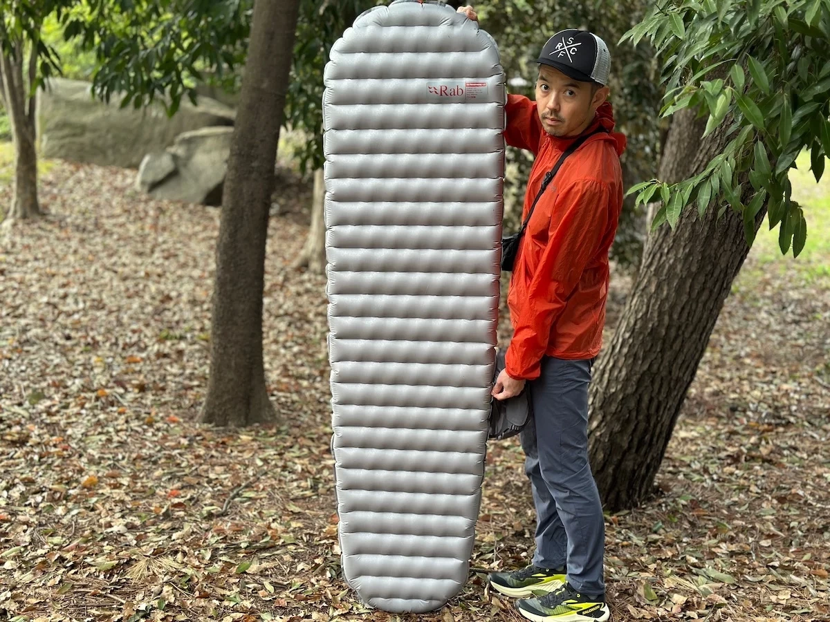 軽量かつコンパクトだけじゃない!R値4.3でコスパ最強の登山用エアマット『Rab ウルトラスフィア4.5』
