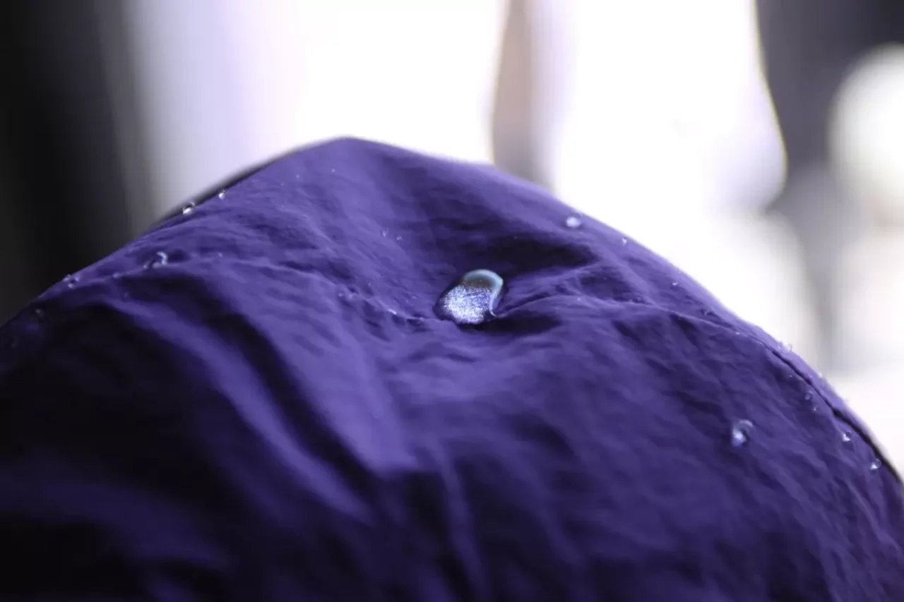 乾きが早い化繊素材