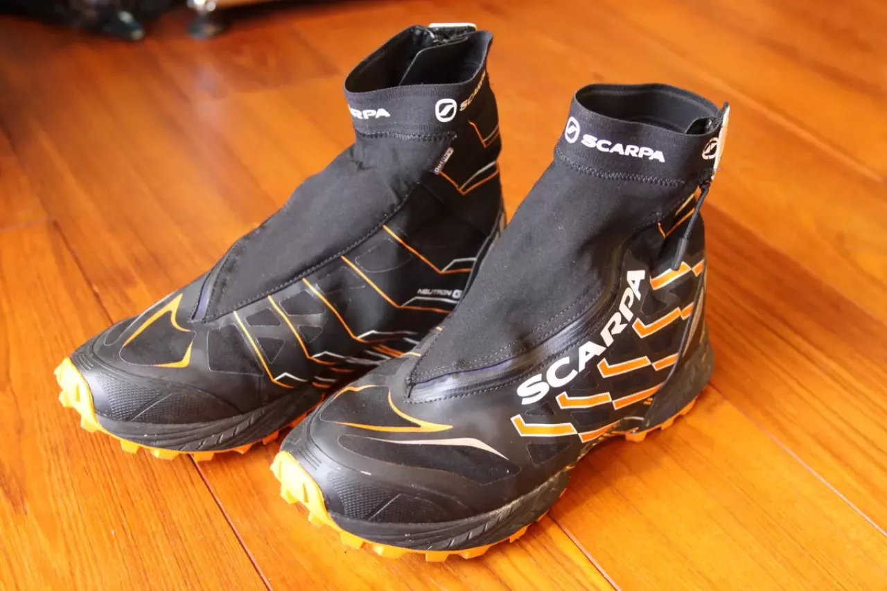 スカルパ ニュートロンG 冬山 トレイルランニングシューズ