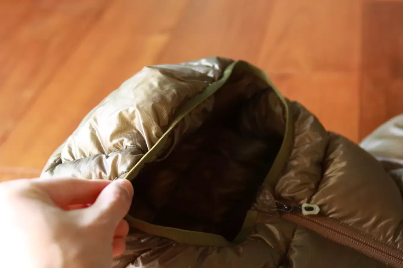 マウンテンイクイップメント ダウンジャケット フード