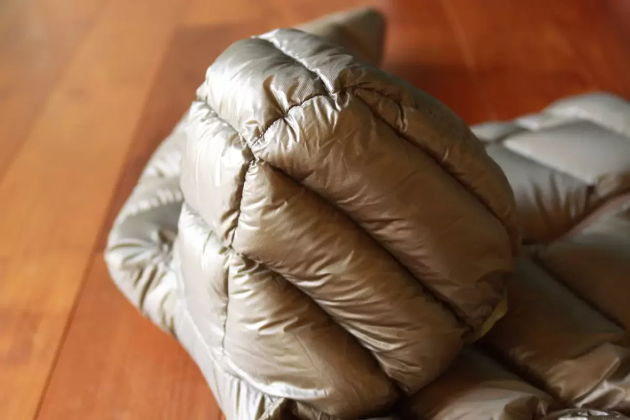 マウンテンイクイップメント ダウンジャケット フード