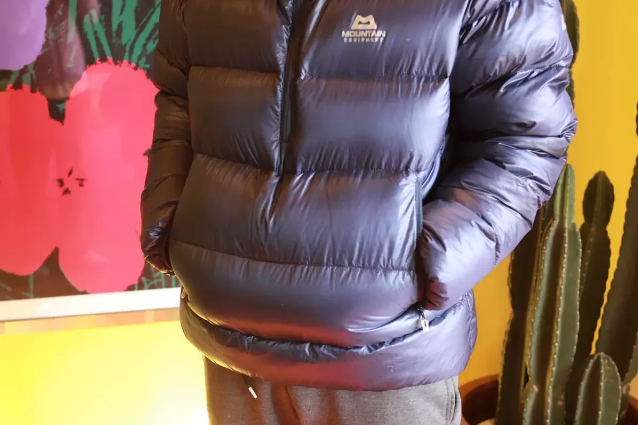 マウンテンイクイップメント ダウンセーター ポケット