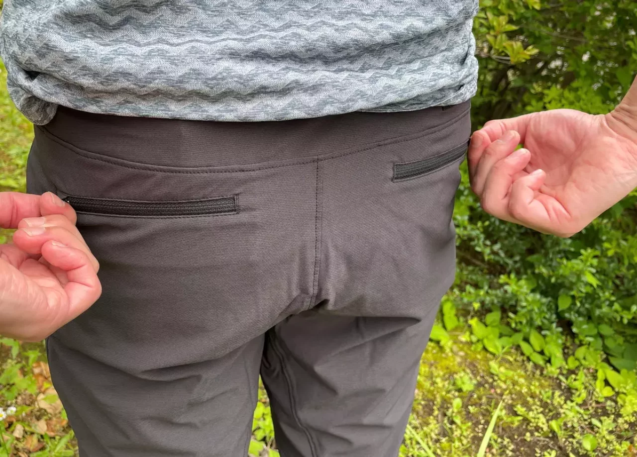 優れた通気性は生地とポケットにあり