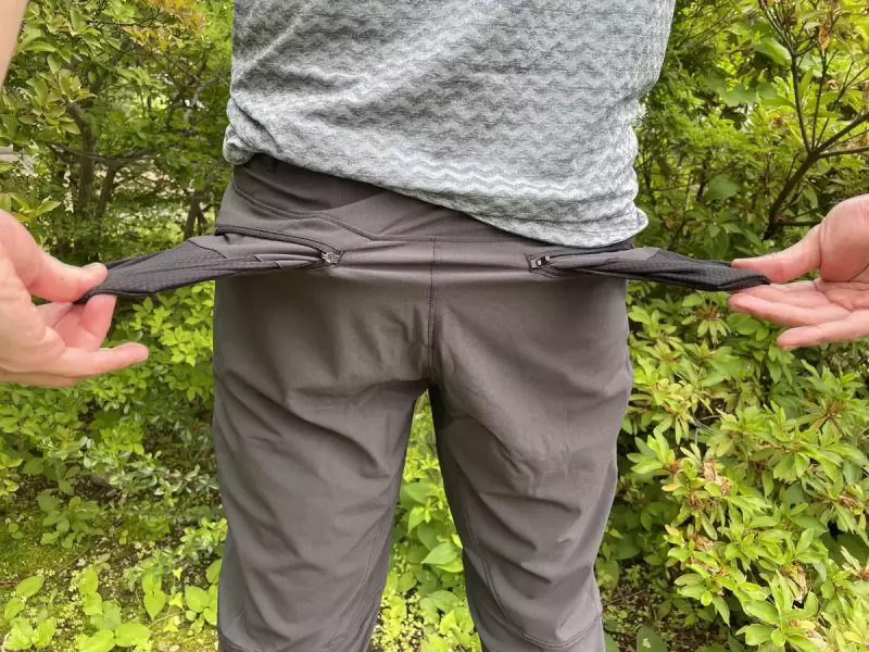 優れた通気性は生地とポケットにあり