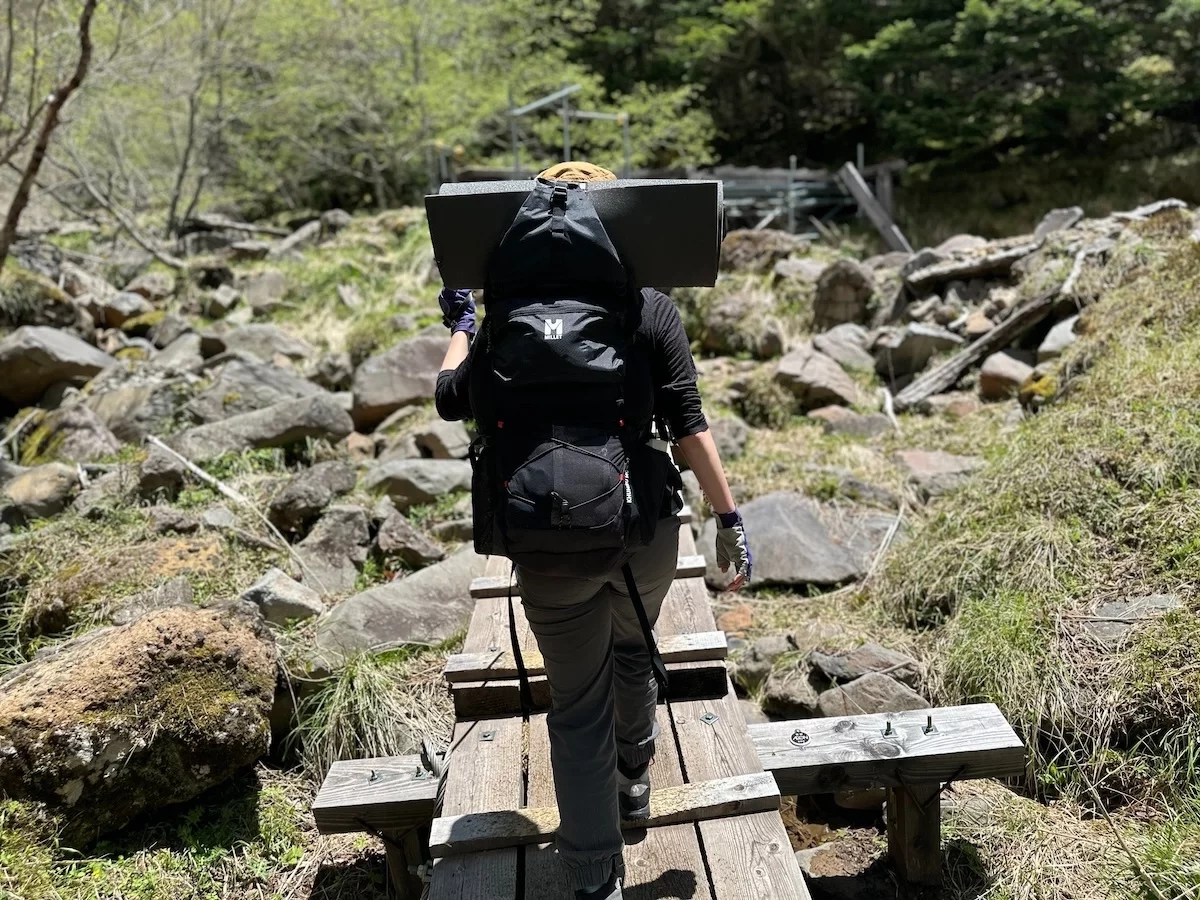 耐久性と軽量性を併せ持つ・登山から普段使いが可能な中型ザック『ミレー・クンブマウンテンクルーズ37』