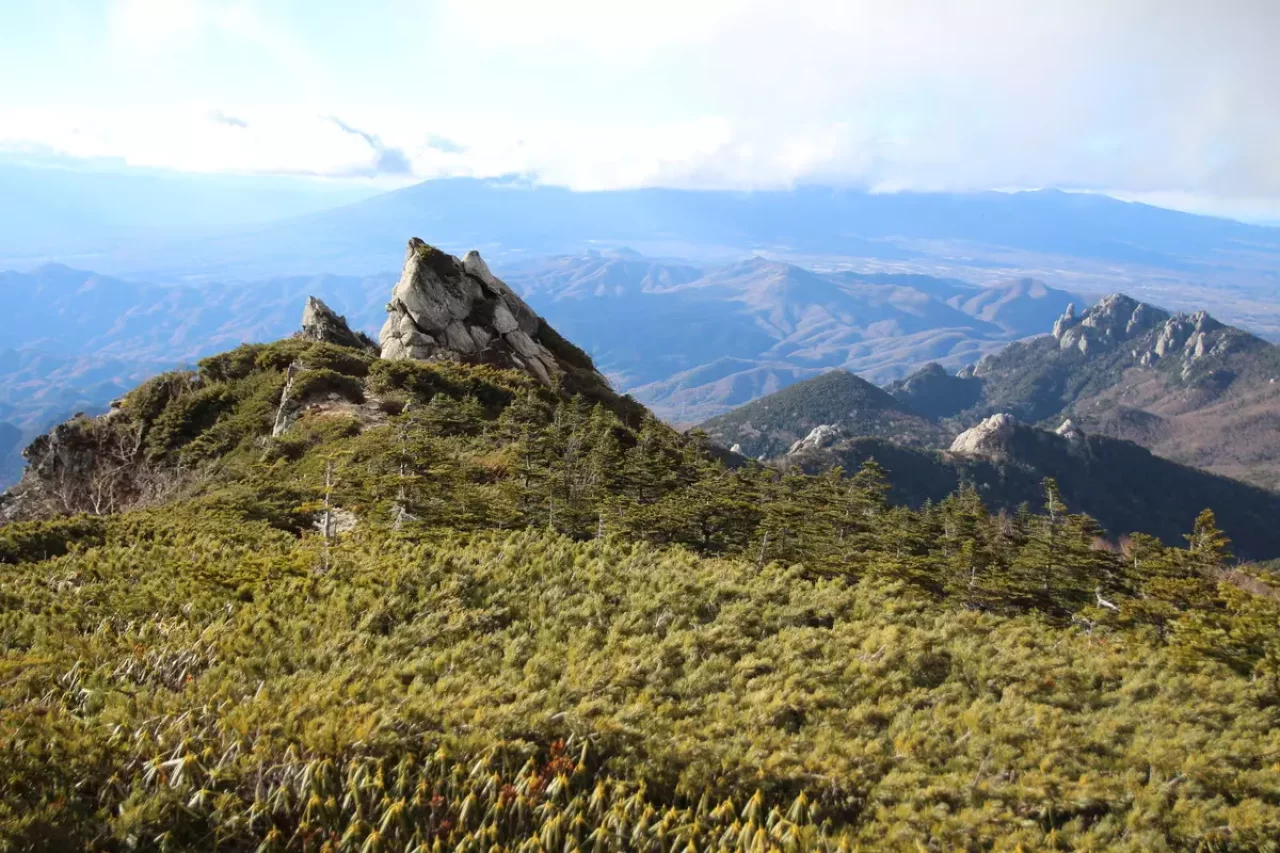 廻り目平からの登山コース・キャンプとセットで楽しめるコース