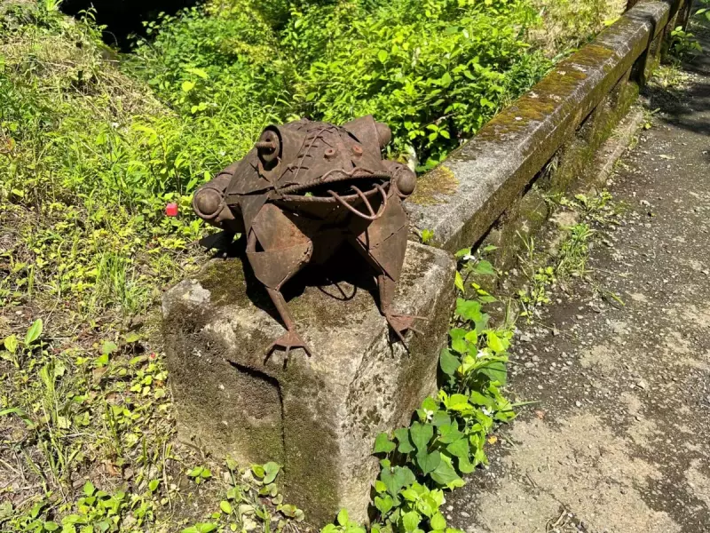 鉄製、カエル、オブジェ