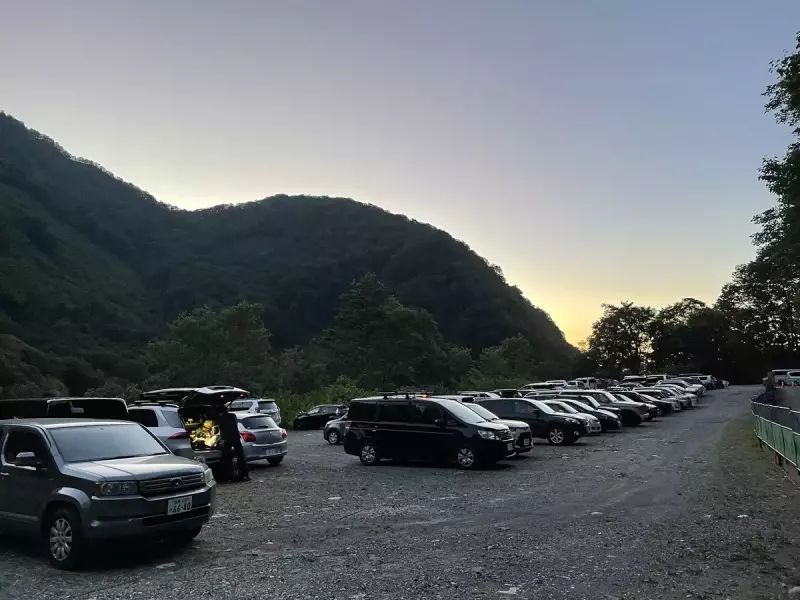 猿倉登山口から出発・駐車場の混雑情報