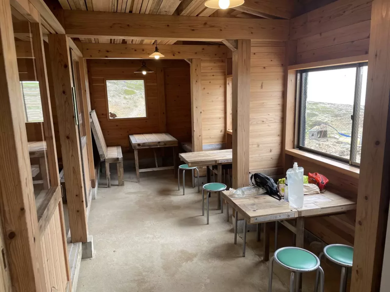 天狗山荘のテント場と小屋情報