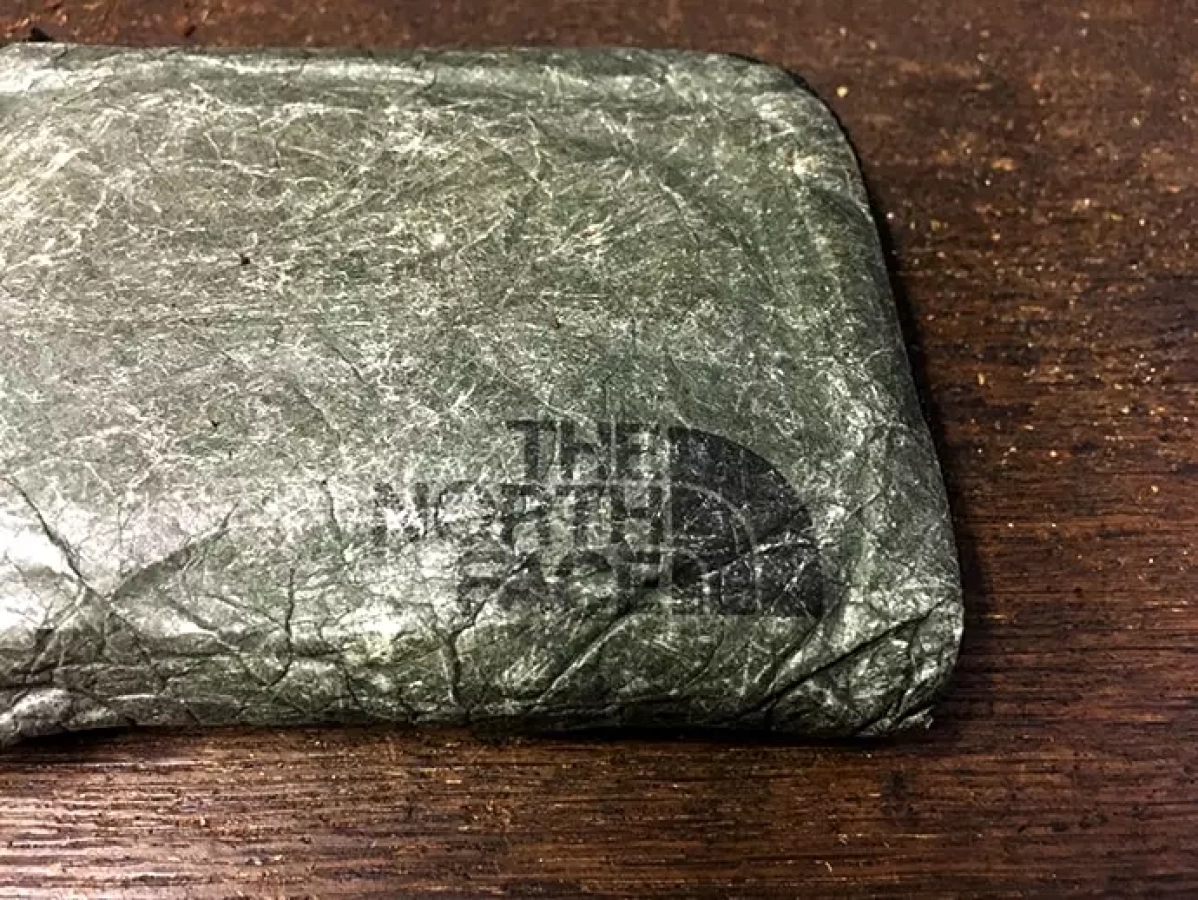 ザ・ノース・フェイス テックペーパーウォレット コンパクトな財布