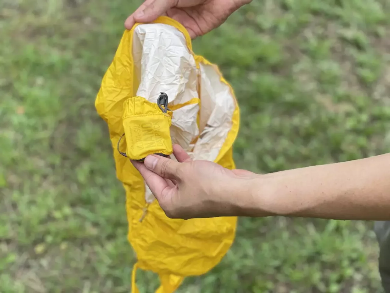 シートゥサミット ウルトラシルナノデイパック 超コンパクトになるアタックザック