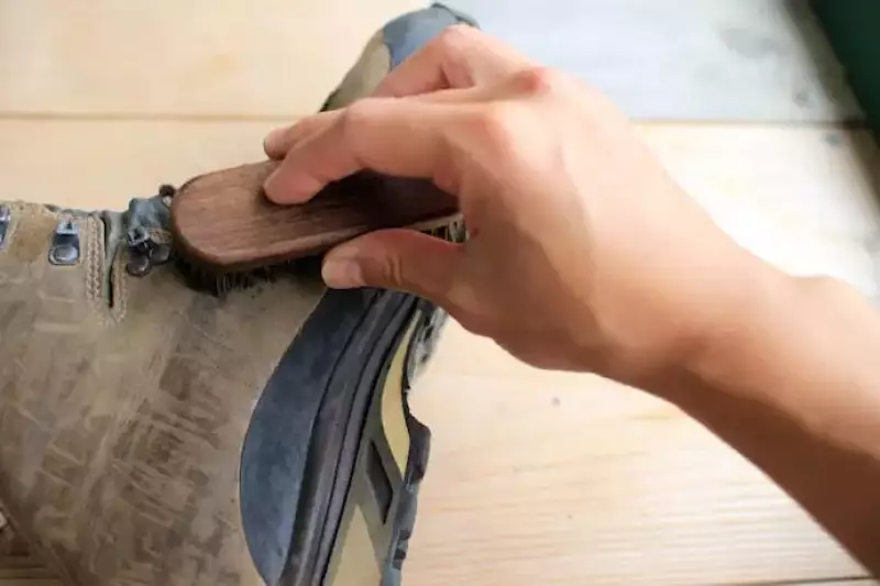 ザンバランの登山靴を手入れ