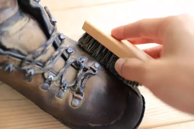 ザンバランの登山靴を手入れ