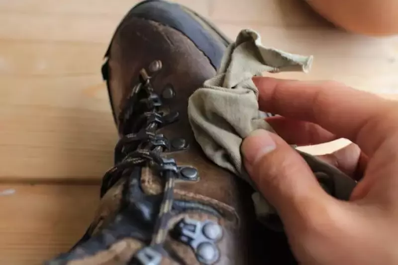 ザンバランの登山靴を手入れ