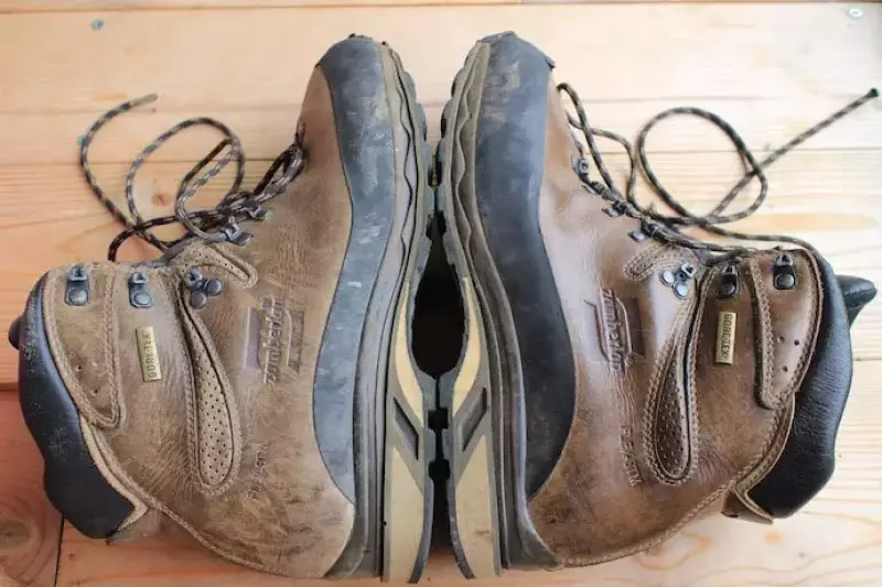 ザンバランの登山靴を手入れ