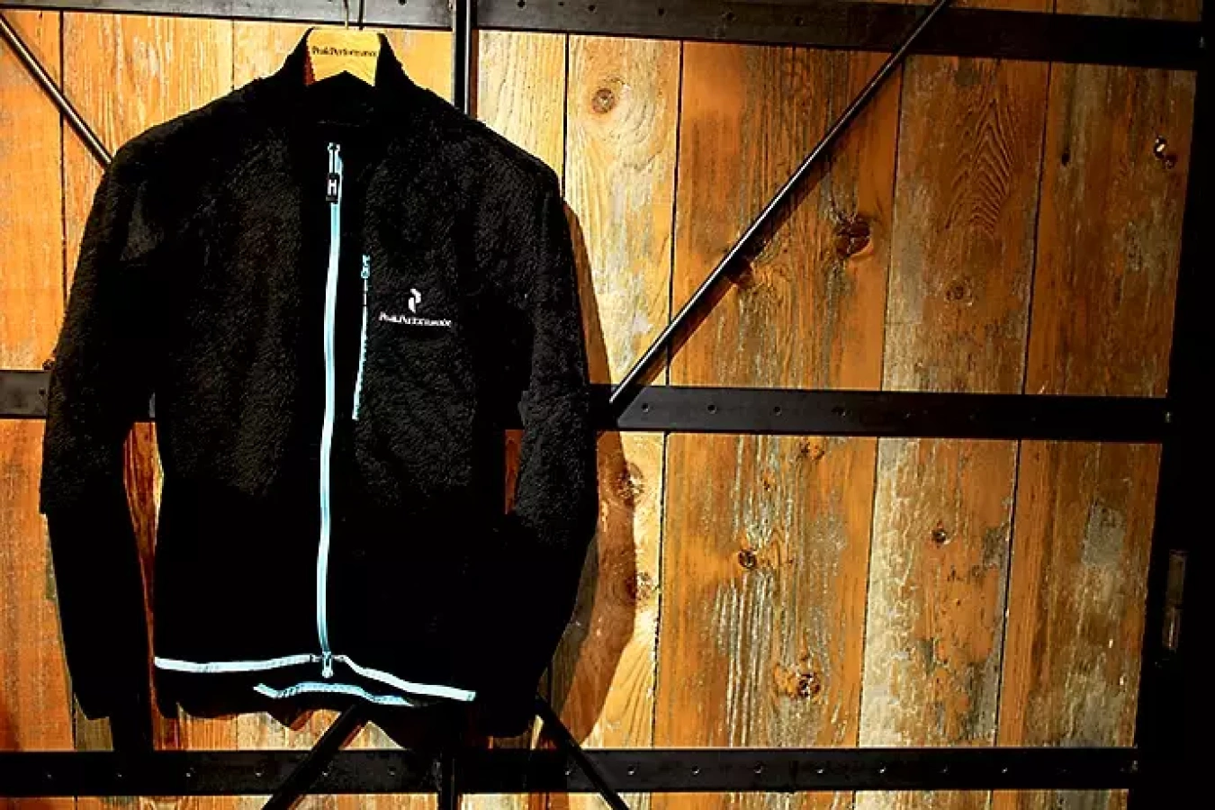 ピークパフォーマンス ハイロフトジャケット 暖かく包み込むフリース