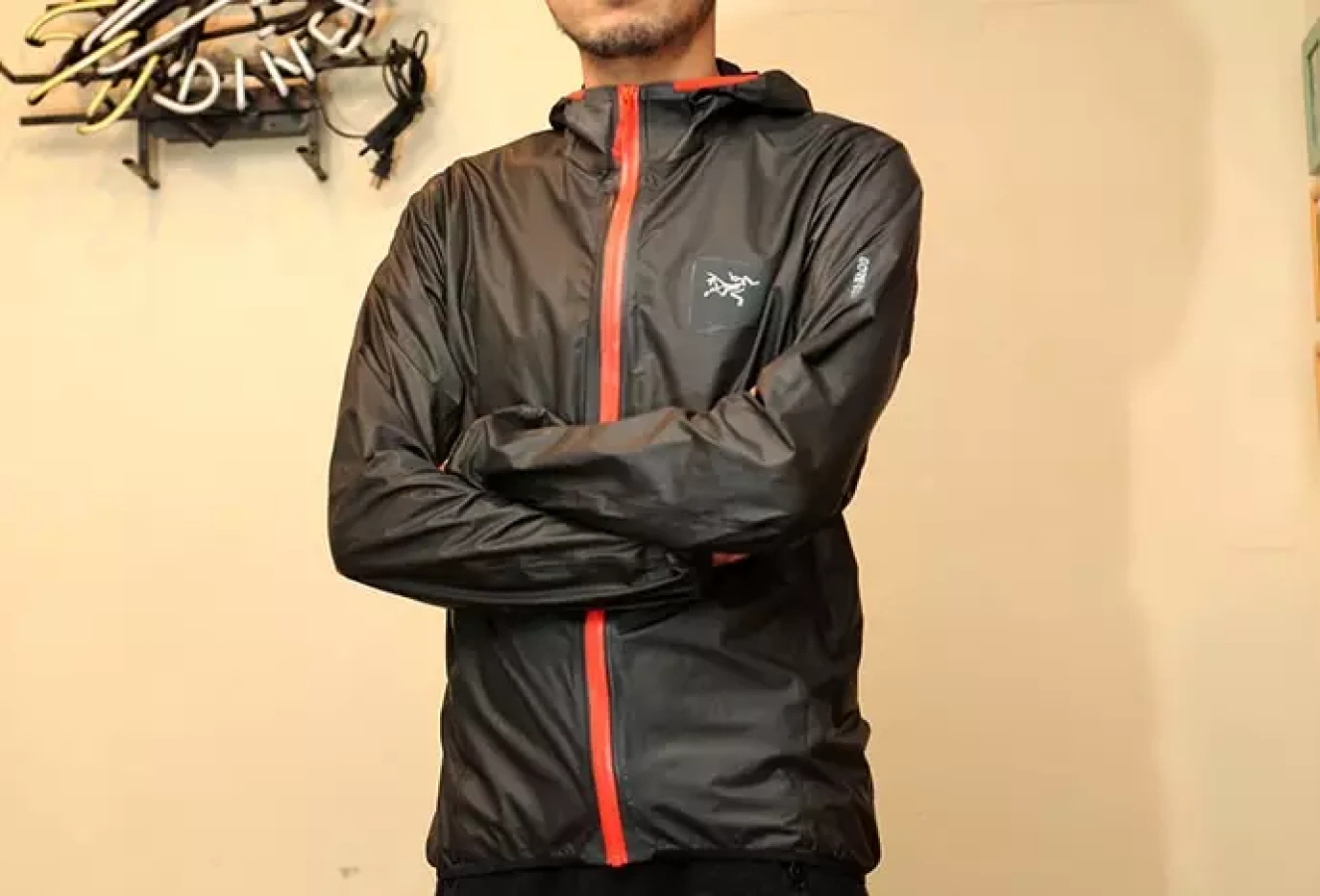 アークテリクス ノーバンSLフーディー- シェイクドライを採用したレインジャケット