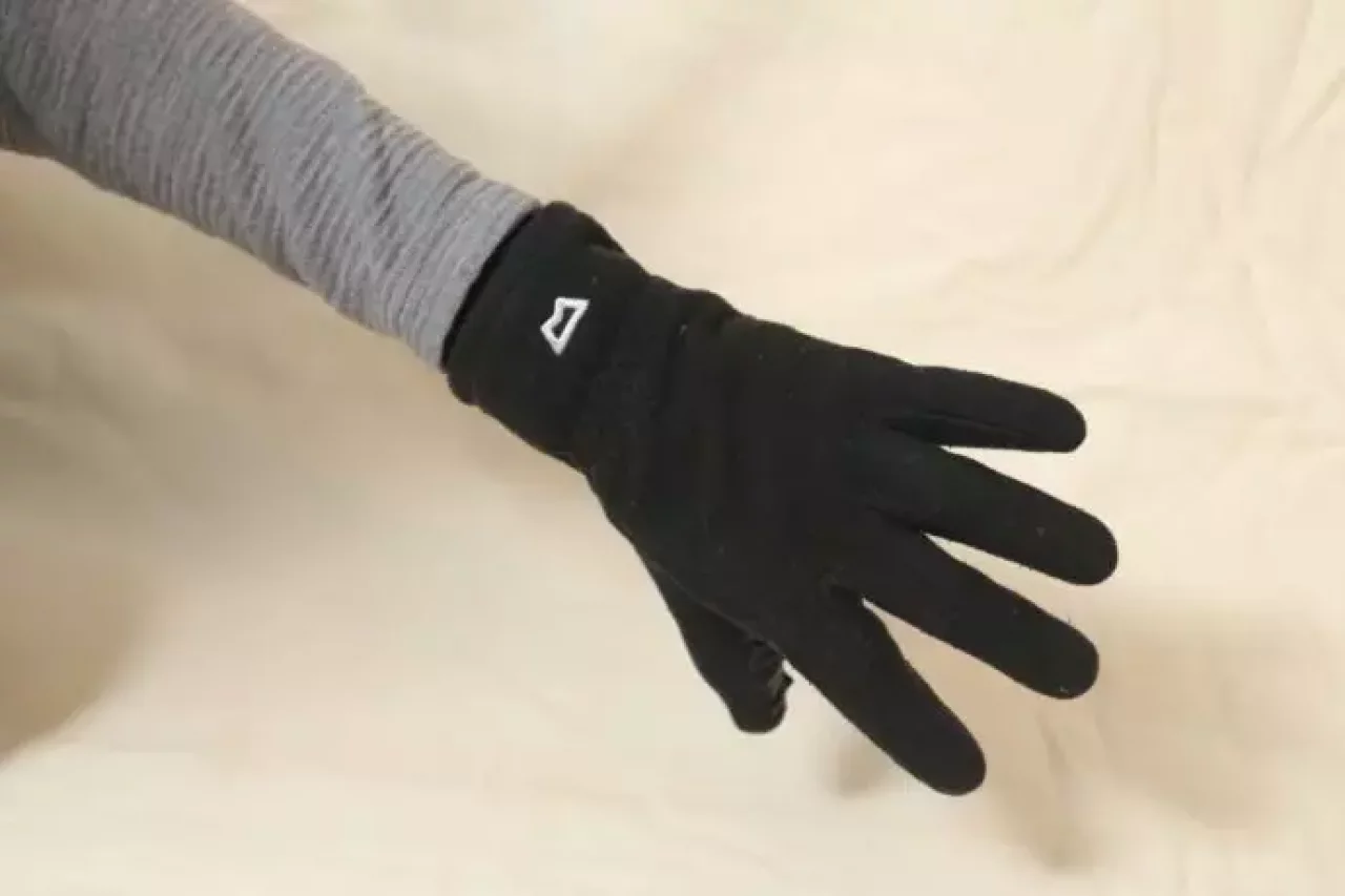 マウンテンイクイップメントのウィンドストッパーグローブ