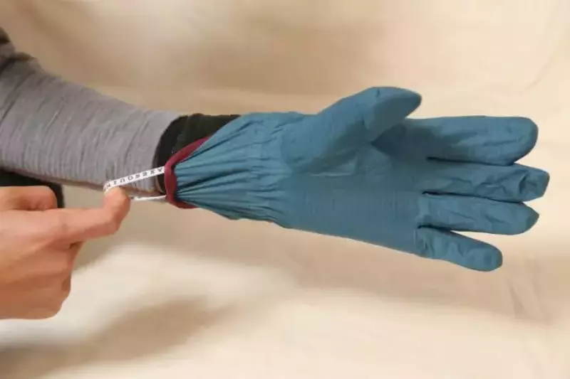 アクシーズクインのライトシェルウォータープルーフグローブ