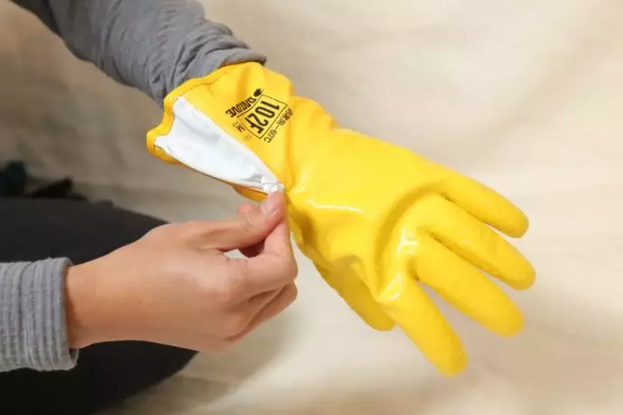 防寒用手袋ダイローブ102F
