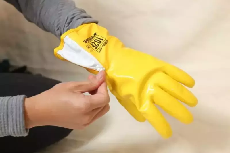 防寒用手袋ダイローブ102F