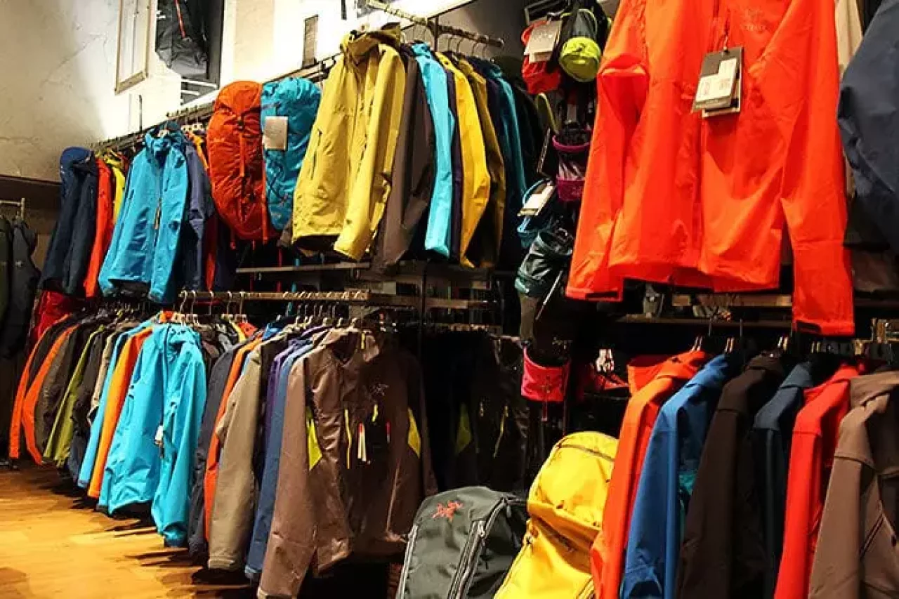 アークテリクス東京銀座の店内