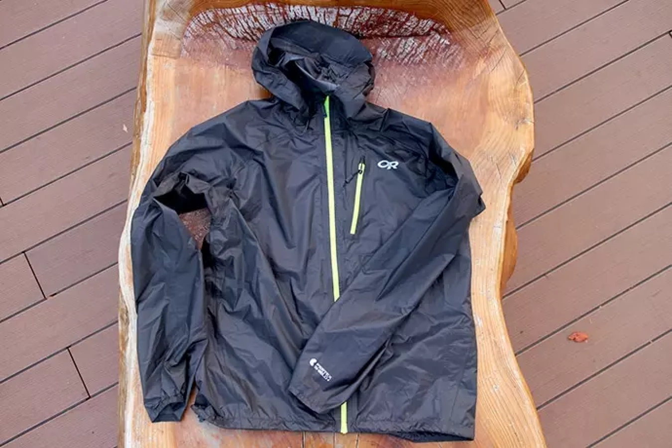 アウトドアリサーチ ヘリウムIIジャケット シンプルで軽量なレインウェア