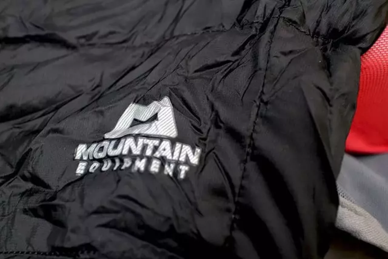 マウンテンイクイップメント ダウンパンツ