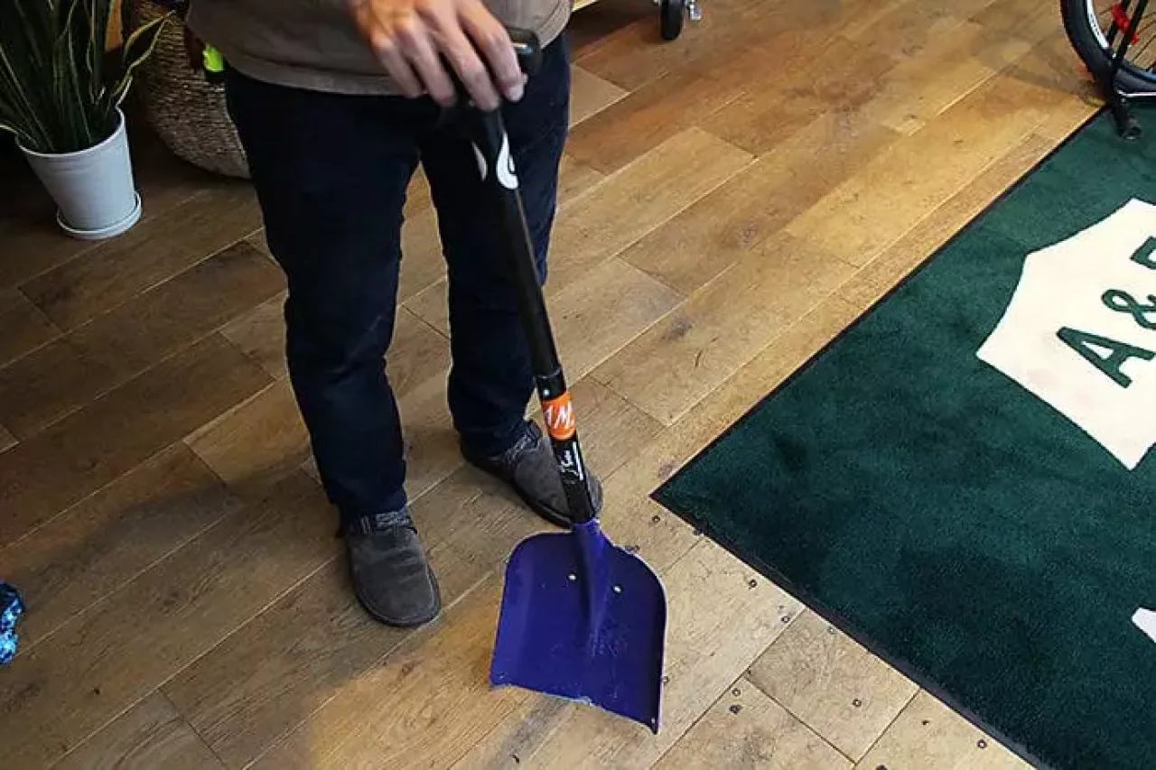 サバイバルオンスノーのショベル