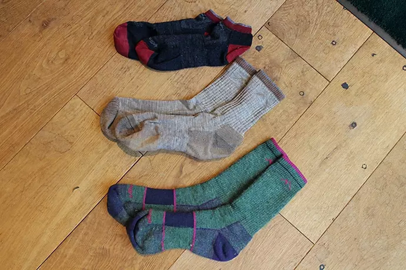 ダーンタフ ソックス 破けたら交換で一生付き合える