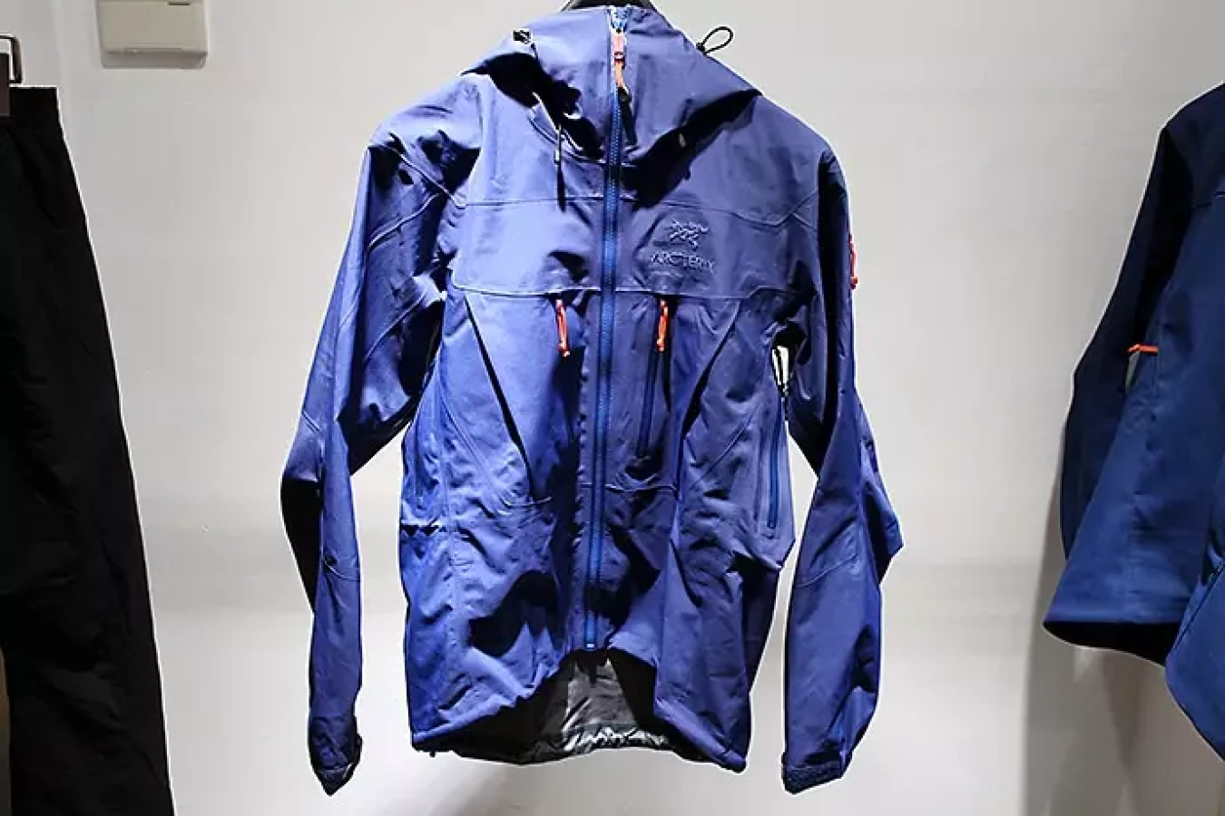 アークテリクス アルファSV 過酷な環境でも安心のレインウェア