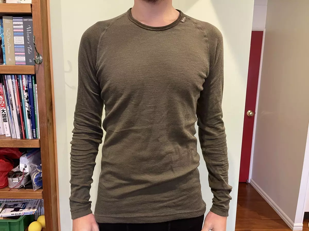 ウールパワーのクルーネックライト−登山に最適なベースレイヤー