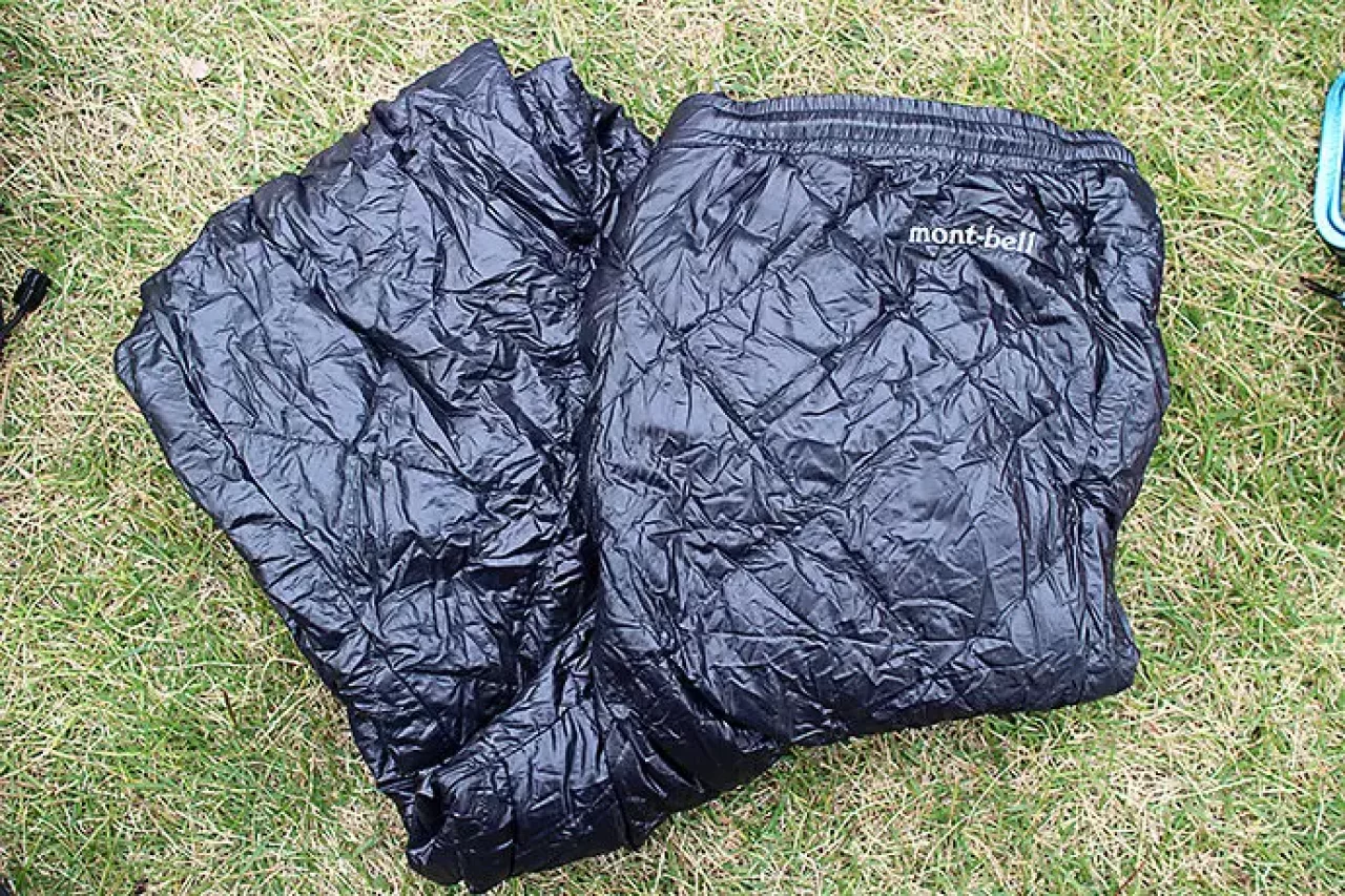 モンベルのダウンパンツ