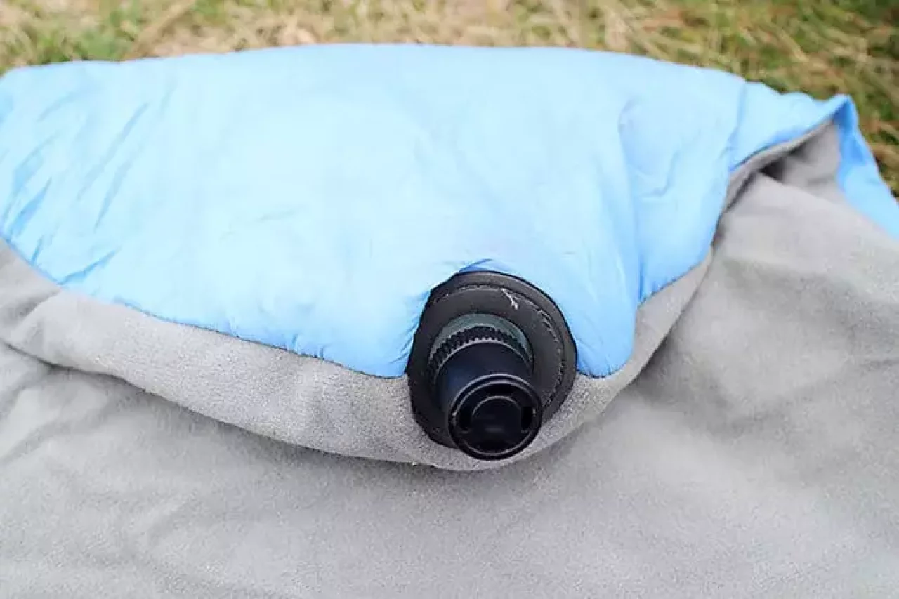 cocoon(コクーン)エアーコアHoodピローウルトラライト