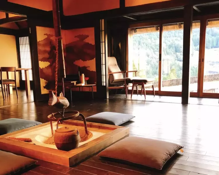 祖谷の山里の室内