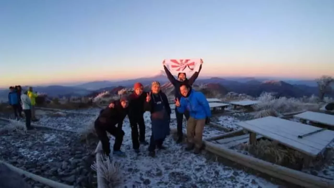 宿泊客と記念撮影