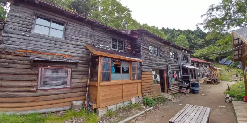 甲武信ヶ岳 登山 甲武信小屋