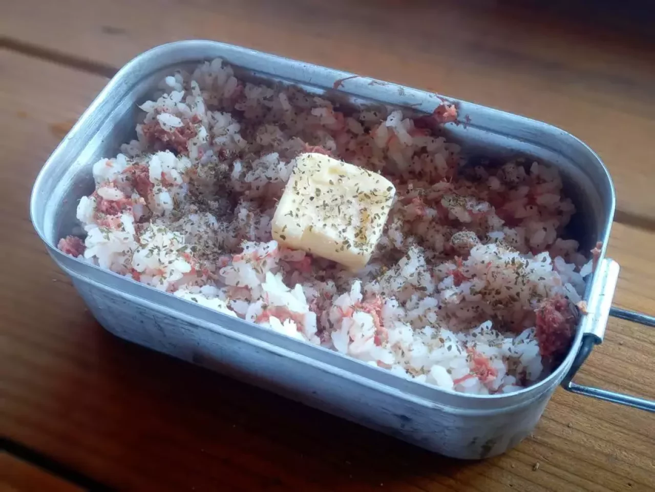 コーンビーフ炊き込みご飯 メスティンレシピ