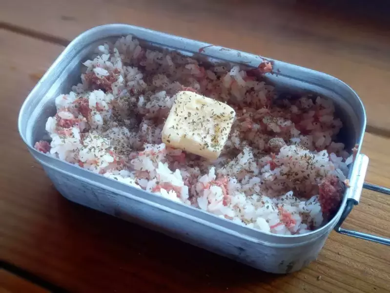 コーンビーフ炊き込みご飯 メスティンレシピ