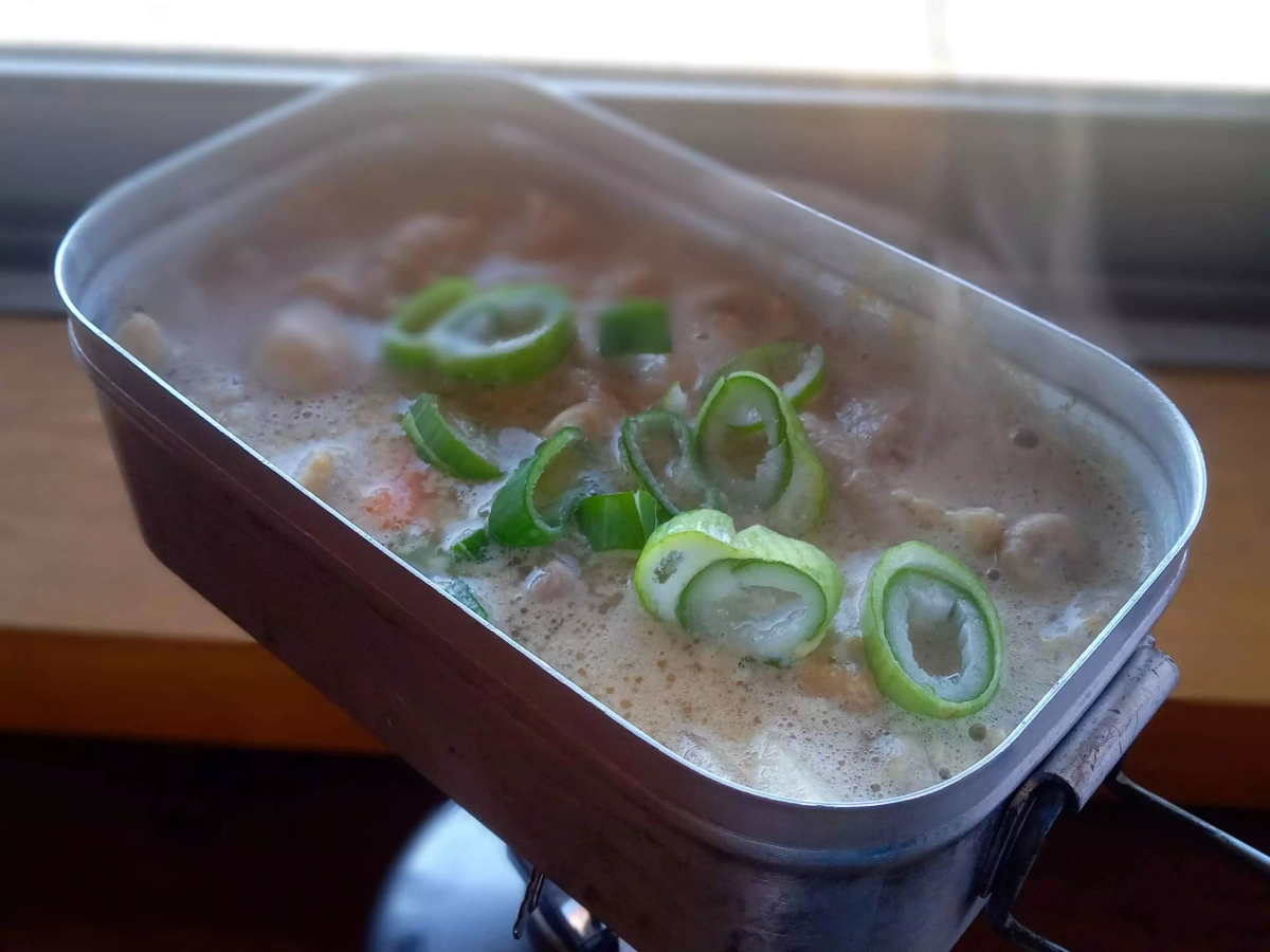 メスティン山ごはんレシピ-豚のもつ煮