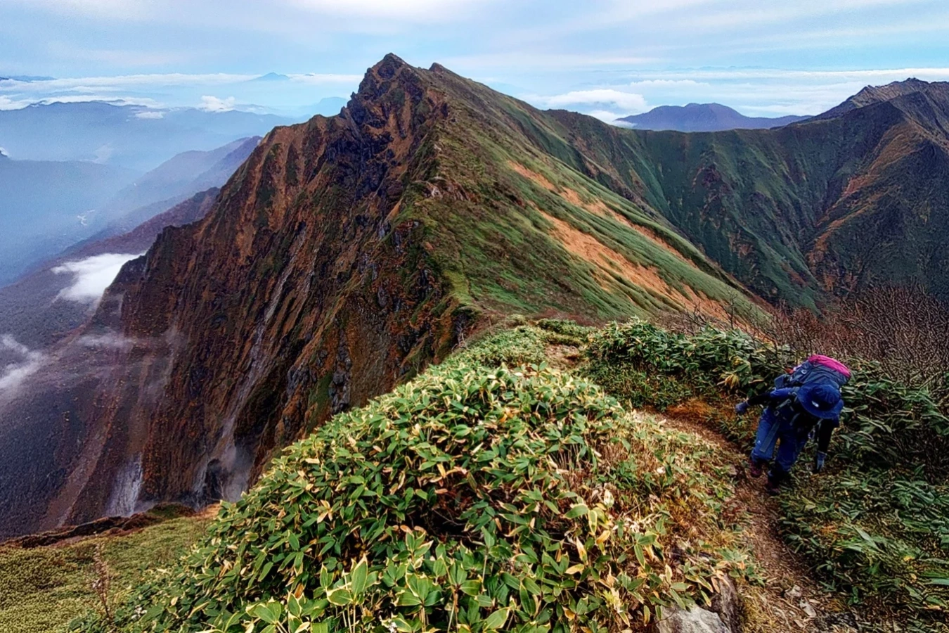 谷川岳の真髄はトマ・オキの向こうに。馬蹄形ハーフ縦走【前編】