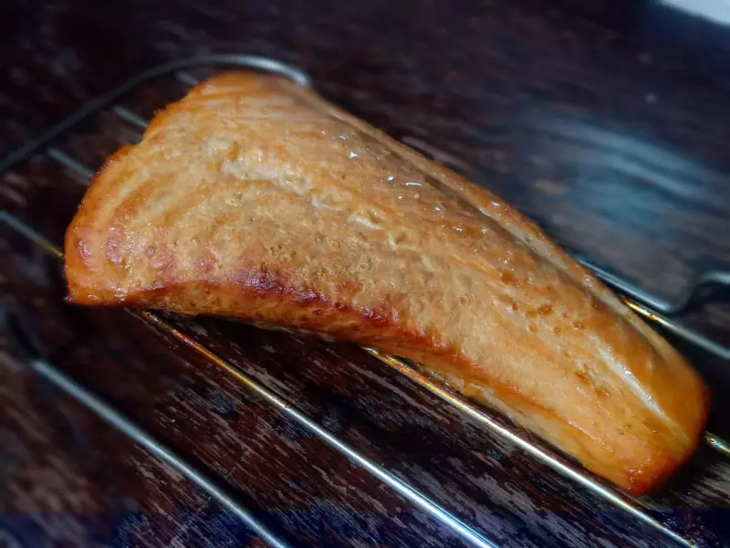 メスティン山ごはんレシピ-サーモンの燻製|メスティンレシピ|山の食事・行動食|山のコト|登山・トレラン・山スキーマガジン「山旅旅」