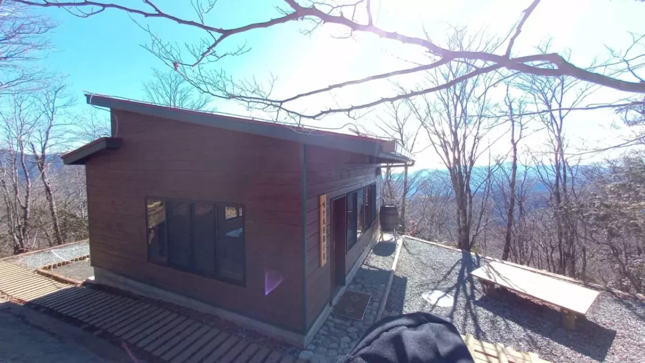 畦ヶ丸 登山 避難小屋