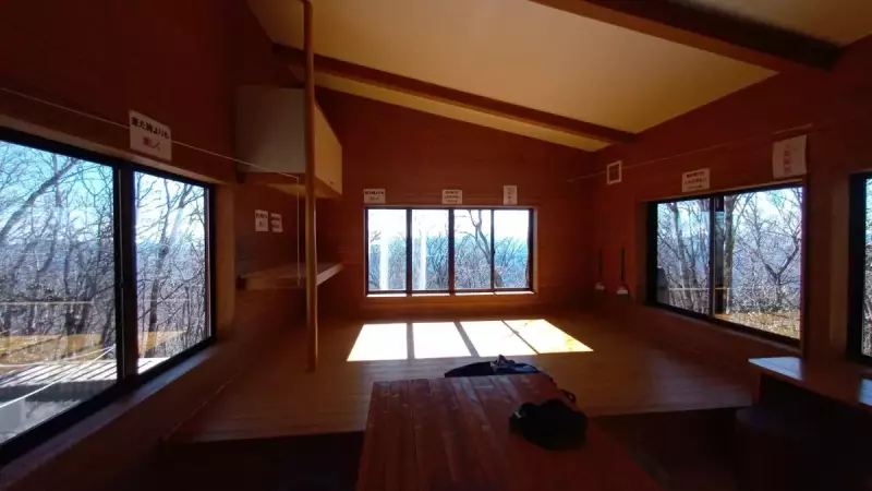 畦ヶ丸 登山 避難小屋