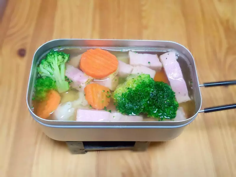 メスティン山ごはんレシピ-固形燃料であったかポトフ