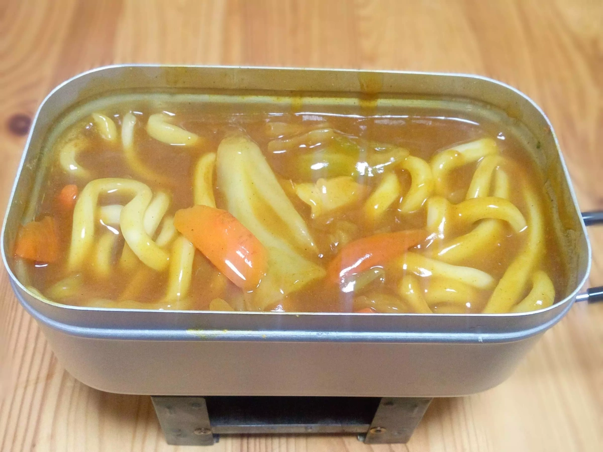 メスティン山ごはんレシピ-固形燃料で作るカレーうどん