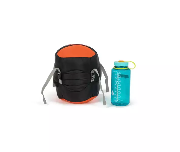 シンセティックシュラフとは思えない パックサイズを実現