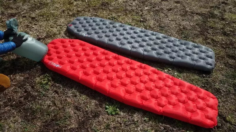 ビッグアグネスの軽量テントマット『AXLエアー』